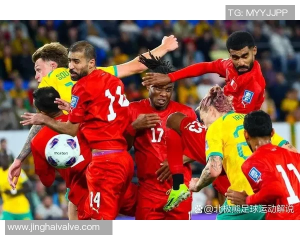 足球巨星与粉丝亲密互动瞬间展现温暖与激情的感人时刻