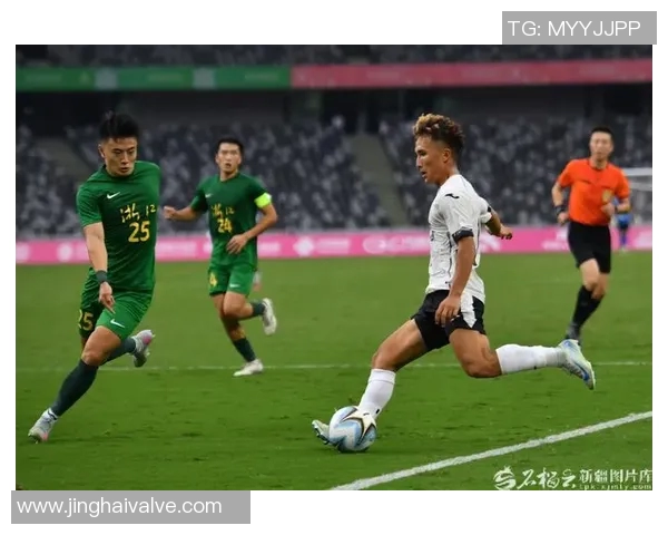 维吾尔族足球明星的成就与影响力探讨