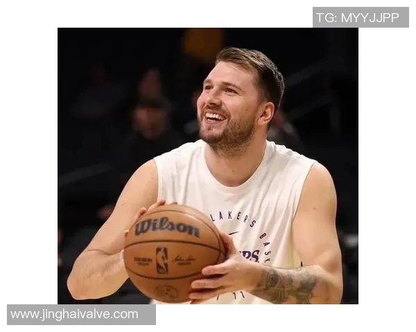 足球明星对东契奇的精彩评价与篮球天赋的深度分析